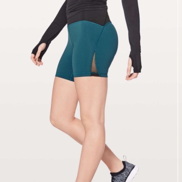 Lululemon Train Time Nile Blue/Black Shorts *6” Size 6 - Picture 1 of 5